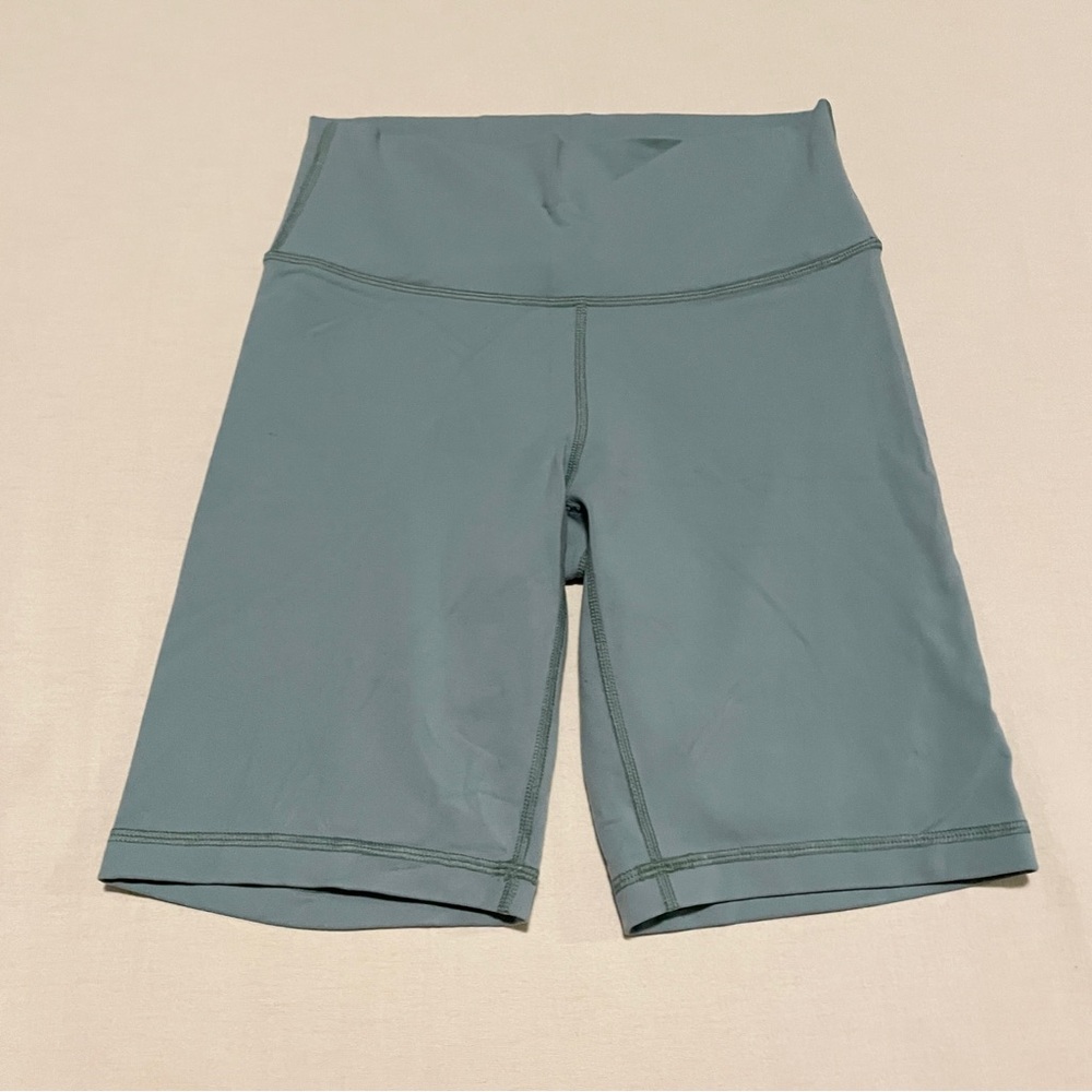 Tna Arritzia High-Waisted Biker Shorts Size Medium